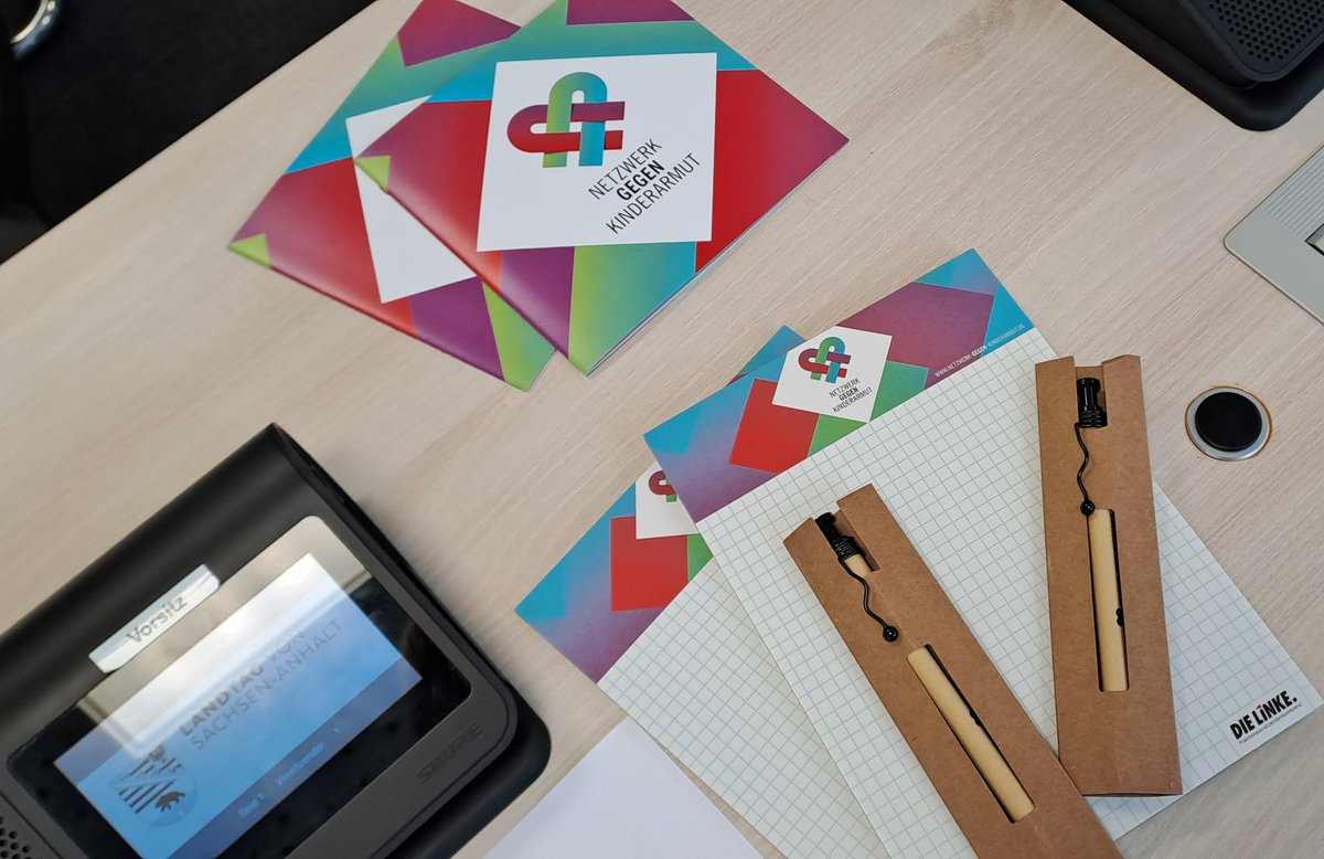 Eva0112's tweet photo. Heute tagt das @NetzwerkgegenKA im @Landtag_LSA 🌈🌈🌈 https://t.co/YedMARdkb2
