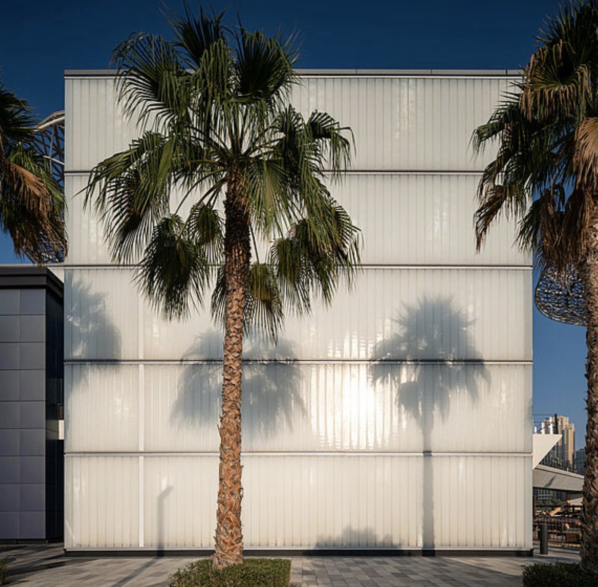 KaphsSA's tweet photo. Bluewaters Island, project by @meraasdubai features world-class amenities and hospitality. The event building, designed by Australian architectural firms @woodsbagot, lies at the centre of the hotel complex. The building’s façade is made of U-Channel Glass supplied by KAPHS. https://t.co/2HVVP3WZTS