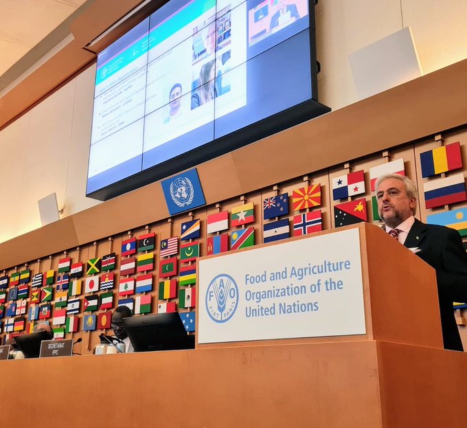 ArgenFao's tweet photo. In his capacity as @cosaveorg 's Chair, Dr. Quiroga, @SenasaAR 's expert, presented the report on the phytosanitary protection of #GRULAC within #CMF17. We are fully committed to applying 🌎phytosanitary standards, boosting plant health & promoting ePhyto sustainable tools.♻️ https://t.co/SMkncadLmo
