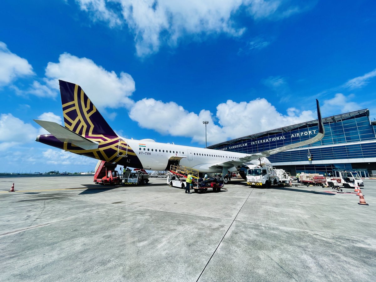 tweetpratikm's tweet photo. So after a smooth 5hrs and 40mins, touched down runway 14@FIMP. Burned  approx 13.3 tons.  #vistara #a321Neo #lifeontheramp #vttvh #uk421 #leap1a #cfm #edto #Mauritius https://t.co/iLXAYhO2ZJ