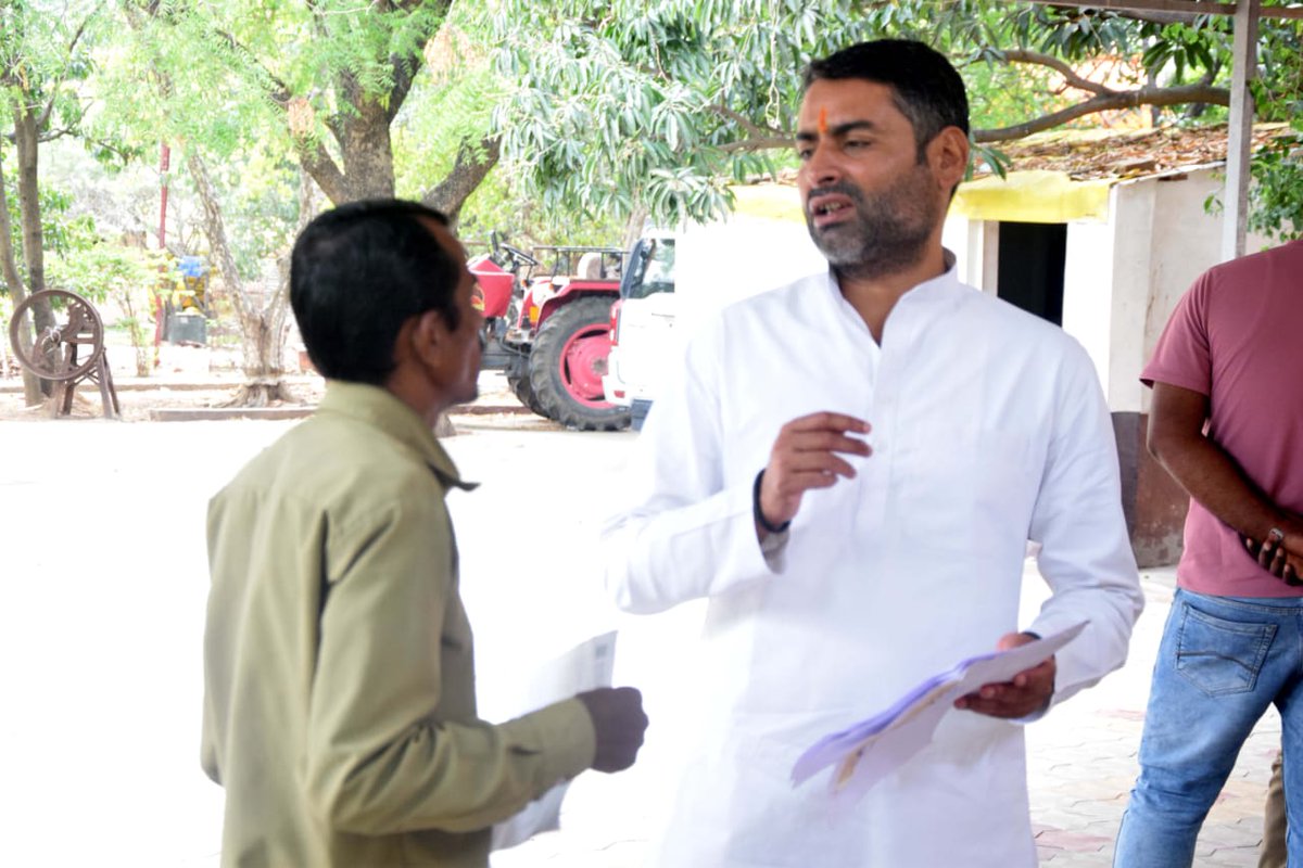 vikrambjpmp's tweet photo. जनसुनवाई - जनसेवा || 
#रामपुर_बघेलान_विधानसभा के विधायक कार्यालय में जनता जनार्दन की समस्याओं को सुनकर निराकरण हेतु संबंधित अधिकारियों को निर्देशित किया @OfficeofSSC @ChouhanShivraj @vdsharmabjp @HitanandSharma @BJP4MP https://t.co/cELr2yf3cg