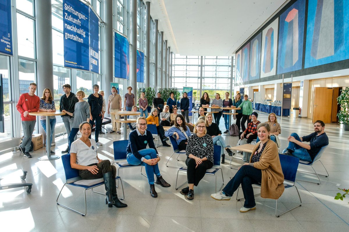 stiftungstweet's tweet photo. Unser Highlight 2022: Der #DST22 in Leipzig, den wir als Team des Bundesverbandes endlich wieder vor Ort organisieren durften! Was wir im vergangenen Jahr sonst noch auf die Beine gestellt haben? Schaut mal in unseren #Jahresbericht 2022 👀https://t.co/ftKp19OXHx
© Jens Schulze https://t.co/2JZZXv0tFq