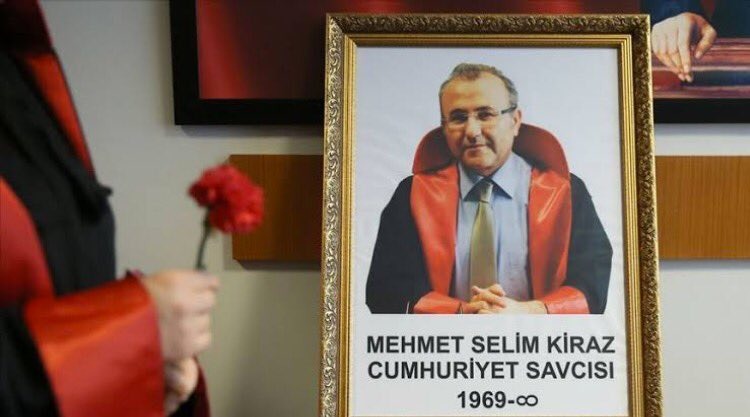 haydaraliyildiz's tweet photo. Cumhuriyet Savcımız #MehmetSelimKiraz'ı, şehadetinin 8. yıl dönümünde saygıyla ve rahmetle anıyorum.

Mekanı cennet olsun. https://t.co/FKJuIcTO9K