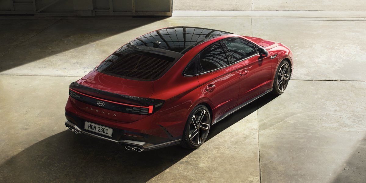 Hyundai_Global's tweet photo. A bold grille, sporty Dual Twin Tip Muffler, and a dynamic red stitch. With 19-inch 5 spoke wheels for the ultimate performance.

Absolute Sensation
SONATA

More at: https://t.co/oZikT4eq1E

#SONATA #AbsoluteSensation #Sportiness #Progressive #Hyundai #ThenewSONATA #Sedan https://t.co/oSDFcOpim6