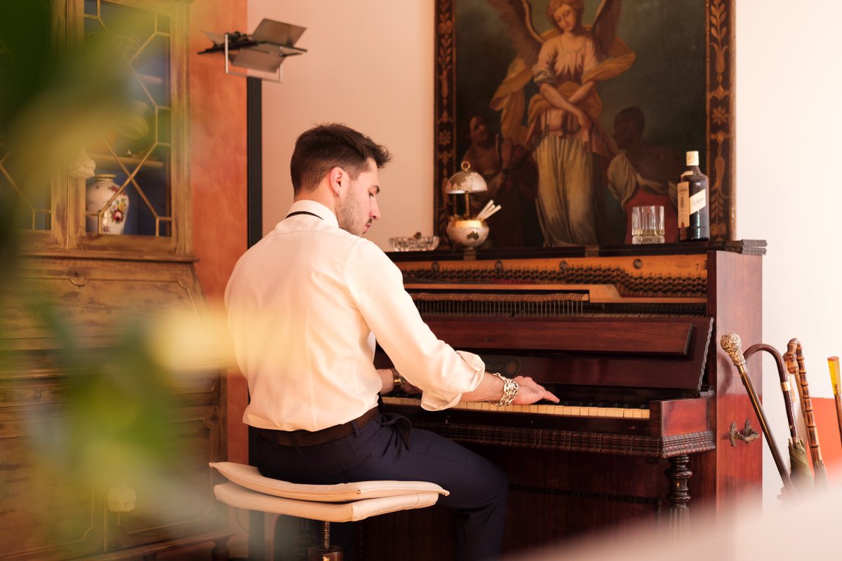 MuraroMarco's tweet photo. Nuova musica in arrivo molto presto✨
Nel frattempo, sono felice di condividere questi attimi speciali al pianoforte 
•
#newmusic #pianoforte #art #design #rarity #vintage #raritylover https://t.co/36fDqFF7Dk