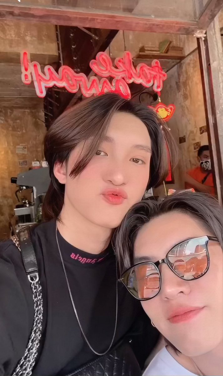 NamphuPray's tweet photo. เข้าใจคำว่า move on เป็นวงกลมมั๊ยค่ะ ก็นั่นแหละค่ะทุกคน วันก่อนๆเรียกกัน มุมุ วันนั้นเรียกน้องเอิน พอมาวันนี้เค้าเรียกกัน ชัยกมุมุ ว่ะซั่นสู เราก็วนอยู่ในลูบ มุมุ น้องเอิน ล่าสุด ชัยกมุมุ ตายแล่วววว 👀🤣 #BoNoh #Bosschaikamon #Noeulnattarat #ShawtyBoss #MagentaBoy #1M300kBossckm https://t.co/PkBLYXhEVR