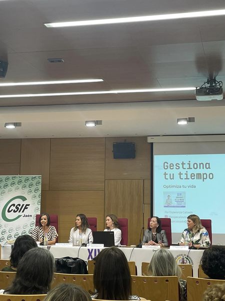 CSEFJaen's tweet photo. Esperanza Calzado, de La contra de Jaen.
Cristina Sort, de Lexveri Abogacía y presidenta de Empresarias Jaem
Ximena Villalonga, de Xcience Designs.
María Contreras, de Flor de Magina. https://t.co/9lc1LdXRt5