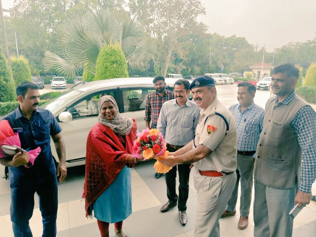 shahezadi_syed's tweet image. I chaired a Review Meeting for the implementation of PM&apos;s new 15 point program with Shri Vishram Kr.Meena, IAS,Addl.DCP(Gurugram),Sri Mahavir Singh,IPS,DCP (Sohna),DMWOand officials at Conference Hall, Gurugram district,haryana state.
@PMOIndia @narendramodi @blsanthosh @NCM_GoI