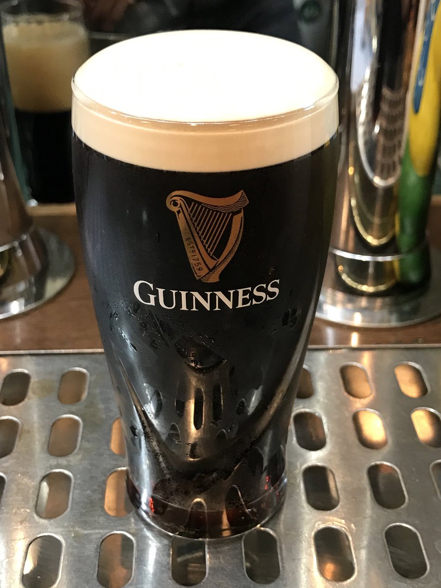 迫川さんの投稿を見て、最後のギネスに間に合うかも...!とベルクへ。
RYUTistの動画を観ながら普段の倍は居そうな行列に並んでいたら、超絶大好き「Blue」の終盤、漆黒の一杯にありつけた。旨い♡
キルケニーに続いてギネスまで日本から葬りたいらしいキリンビールには味が分かる方がいないのかな。