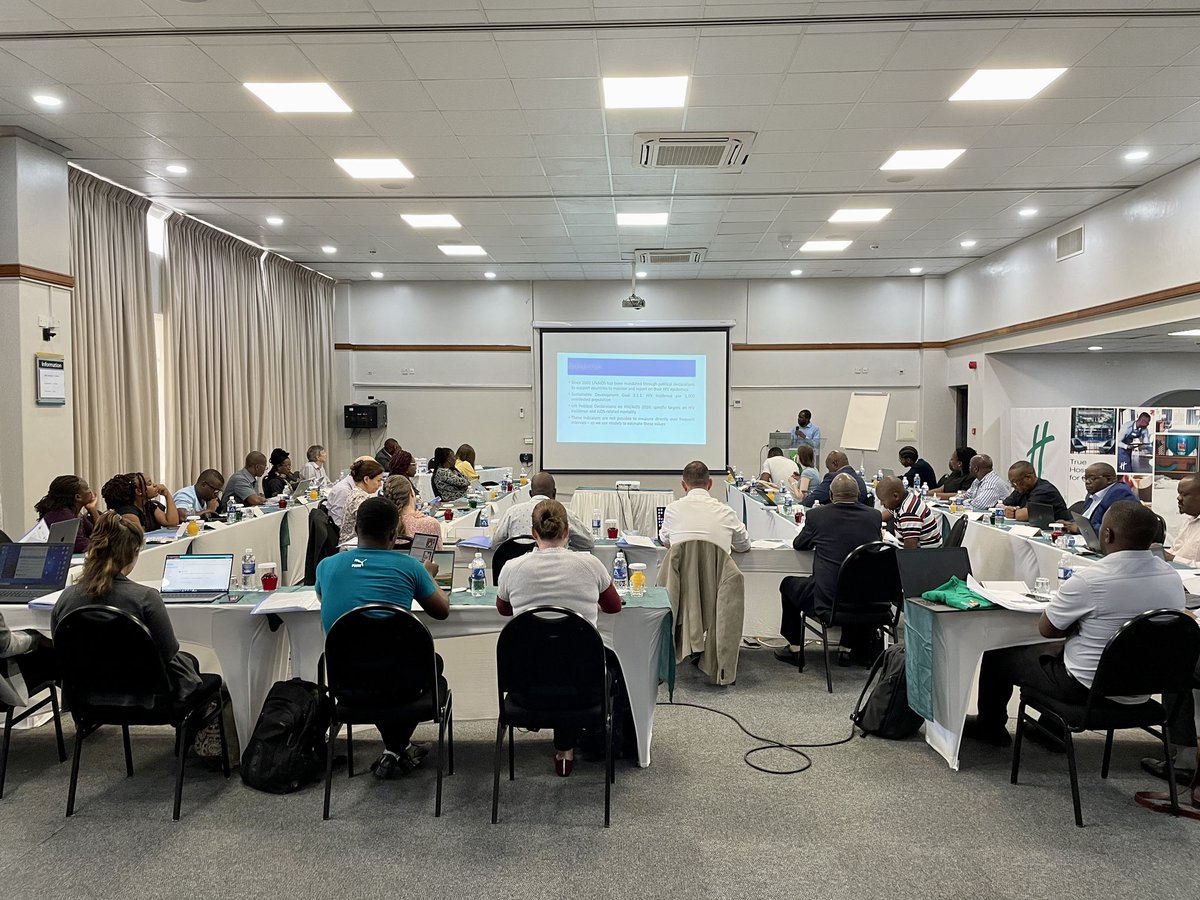 Where science meets policy making. In Mutare 🇿🇼 at @ManicalandHIV workshop communicating and discussing our research with national stakeholders and policy makers.
