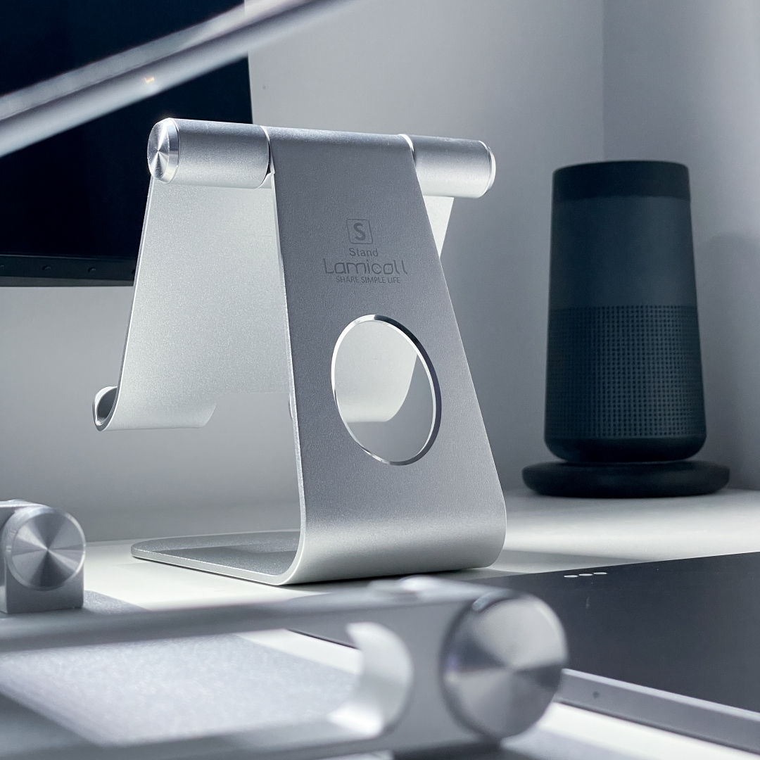 LamicallDirect's tweet photo. We believe a simple and durable design helps content creators  better tap into device capabilities and boost their productivity. If you are a minimalist, its exterior design is the way to go.
🔗https://t.co/QEGnk3LYrZ
📸bxmnml
#lamicall #desksetup #workplace #tabletstand #ipad https://t.co/QpgalH1K3n