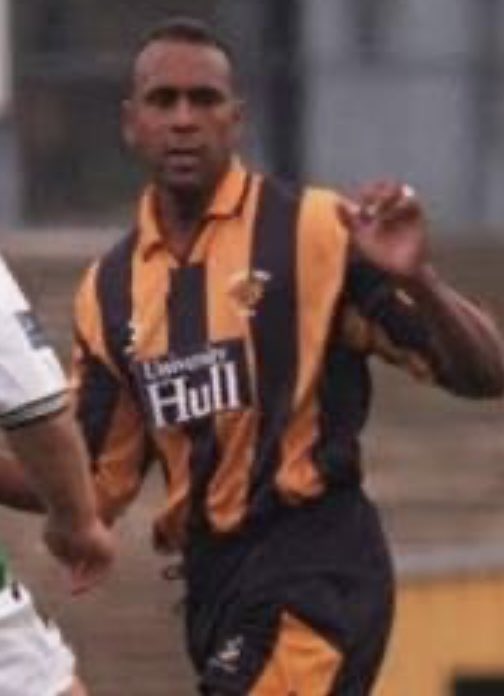 jameshoggarth's tweet photo. Whenever I read @IanWright0 remembering his friend it always makes me think how remarkably lucky I was to see David Rocastle in a @HullCity shirt. He was an unbelievable talent and lifted a really struggling team. One of the finest players to wear the black and amber
🖤🧡 #hcafc https://t.co/Pl2V1kWzOy