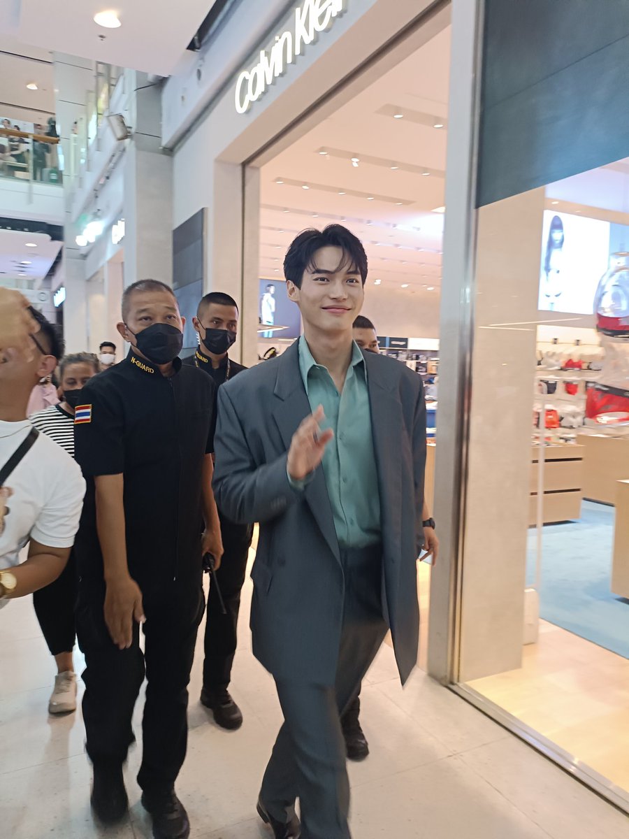 พี่วินมาแล้วหล่อมากกก
#vivoV275GxWin 
#vivoV27Series5G 
#winmetawin @winmetawin