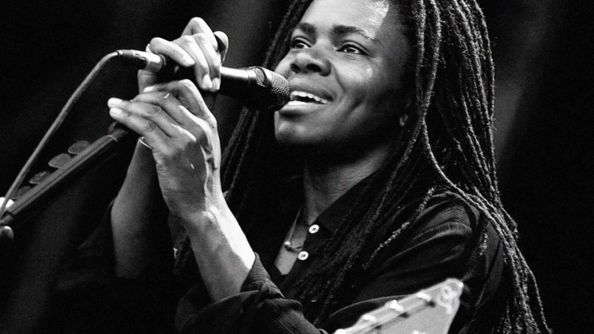 elmusicfeelings's tweet photo. 🎂 La legendaire Tracy Chapman, l'une des plus belles PLUMES de toute l'histoire de la POP music. Un groove et une subtilité rare, a 59 ans.

On attend toujours un nouveau disque, mais si vous ne deviez retenir que 2 chansons de sa discographie? ⤵ https://t.co/4U7zqnKHGP