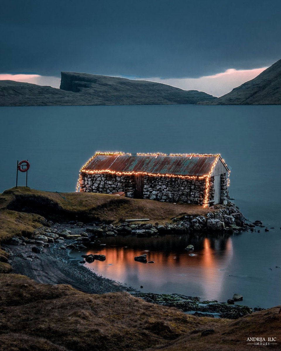 Boathouse on a lake 📍 Faroe Islands
©Andrija Ilic   

#faroeislands #longexposure #fineartlandscape