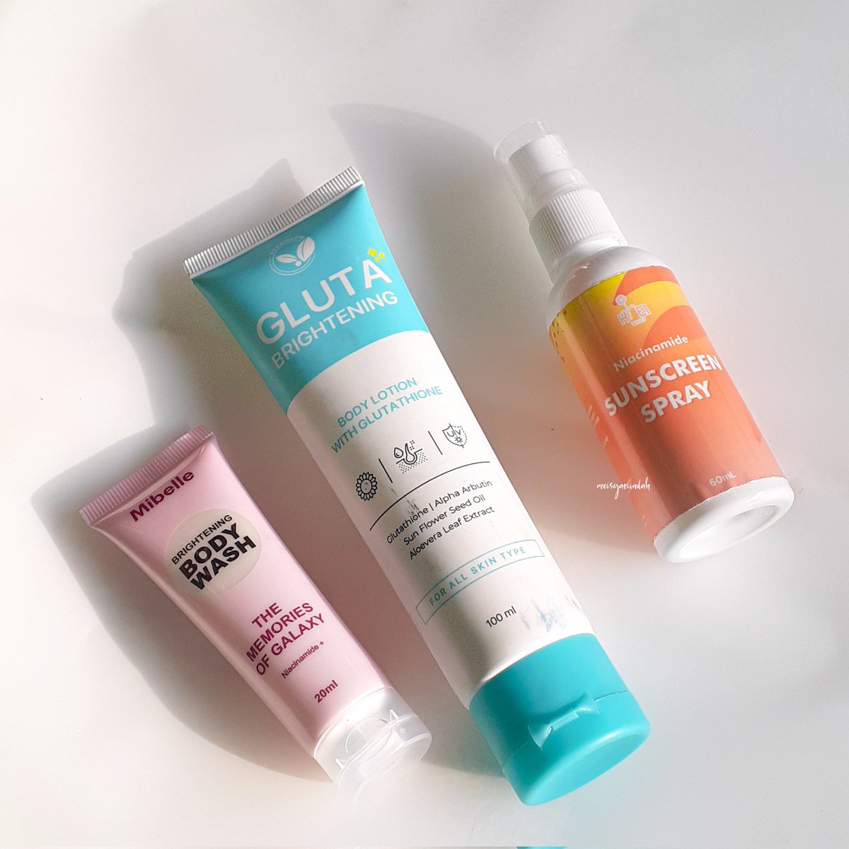 Meisyariindah__'s tweet photo. ☀️ Morning Body Care
Bodycare pagiku ada 2 Lotion Gluta Brightenning  dascreen. Setiap mandi selalu pake body wash @mirellemibelle ini sabunnya enak galicin. Lanjut pakai lotion dari @herbiglow bener² bikin kulit lebih cerah gak kering♡ https://t.co/eTkzOzxt2c