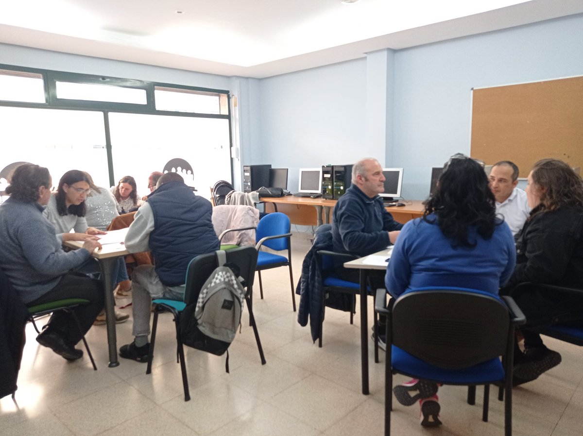 acremif's tweet photo. ¡Buen viernes a todos! Antes de irnos a disfrutar del fin de semana, queremos mostraros algunas imágenes de la visita de los alumnos del ciclo formativo en ayuda a personas dependientes del Centro López Vicuña. ¡Un placer contar con vosotros y a la espera de la próxima! https://t.co/dTxMelG0J8