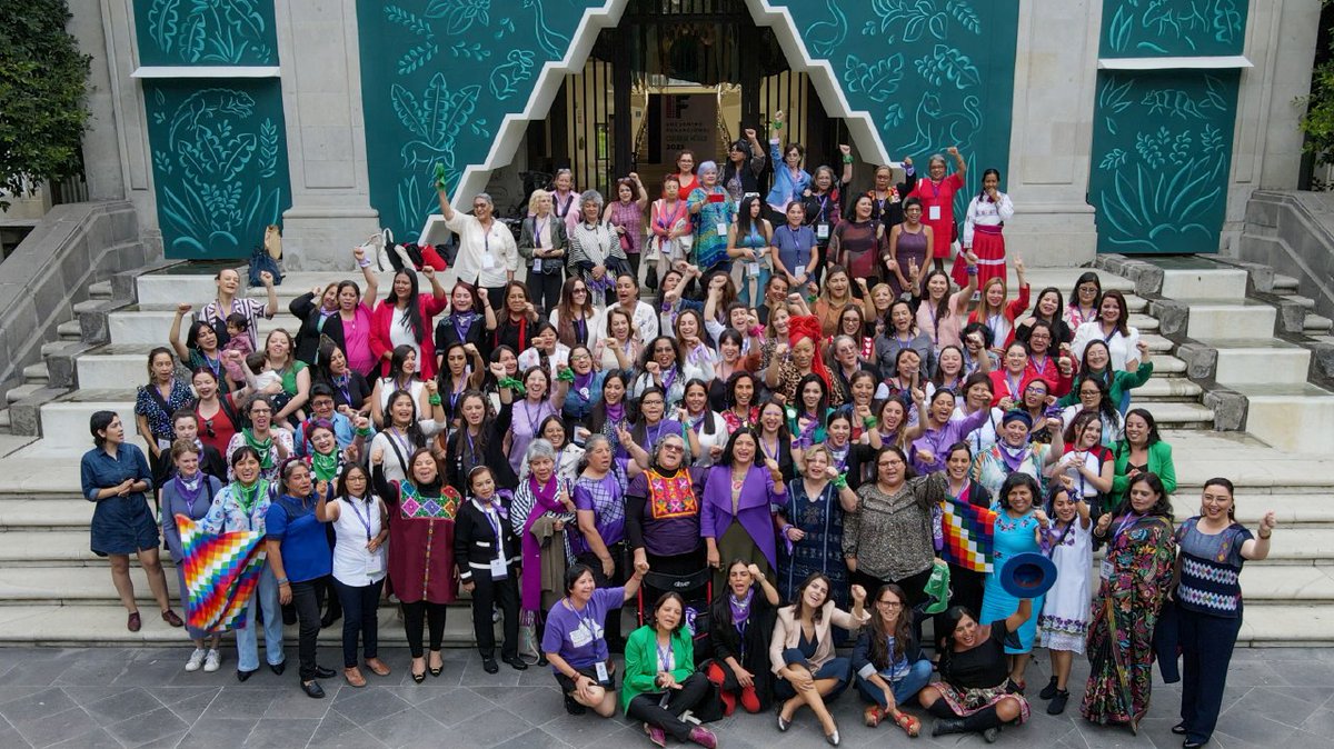 IreneMontero's tweet photo. Estos días nos encontramos muchas en Ciudad de México para iniciar un camino muy ilusionante: construir una #InternacionalFeminista.

Juntas, con un feminismo transformador y popular, para seguir avanzando en derechos en todo el mundo.

¡Larga vida a la @IntFeministaIF! ♀️ https://t.co/jvuunPReFR
