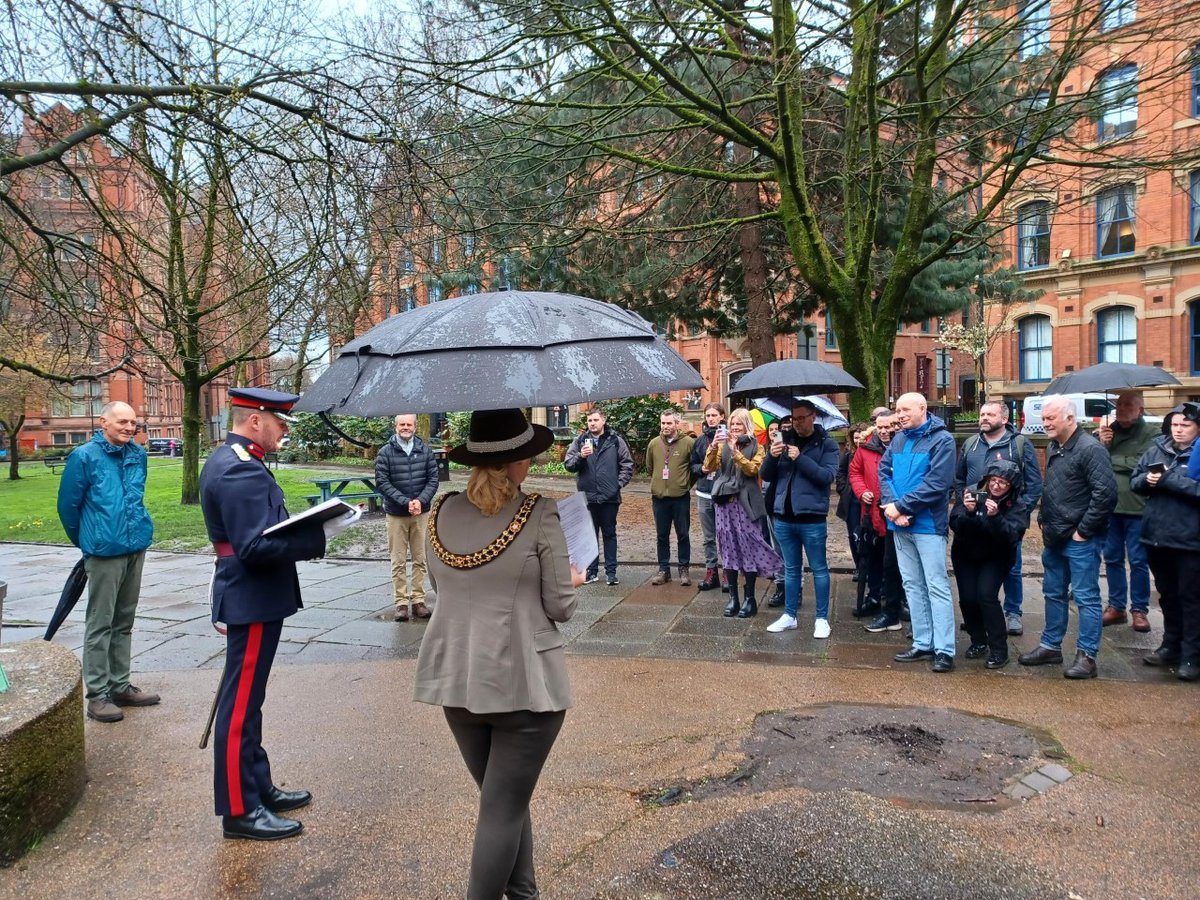 LordMayorOfMcr's tweet photo. It was amazing to be at the unveiling of the #TreeofTrees at @Sackville_MCR Thank you to the volunteers for all your hard work!👏🐝 https://t.co/Jk0YMcwiUF