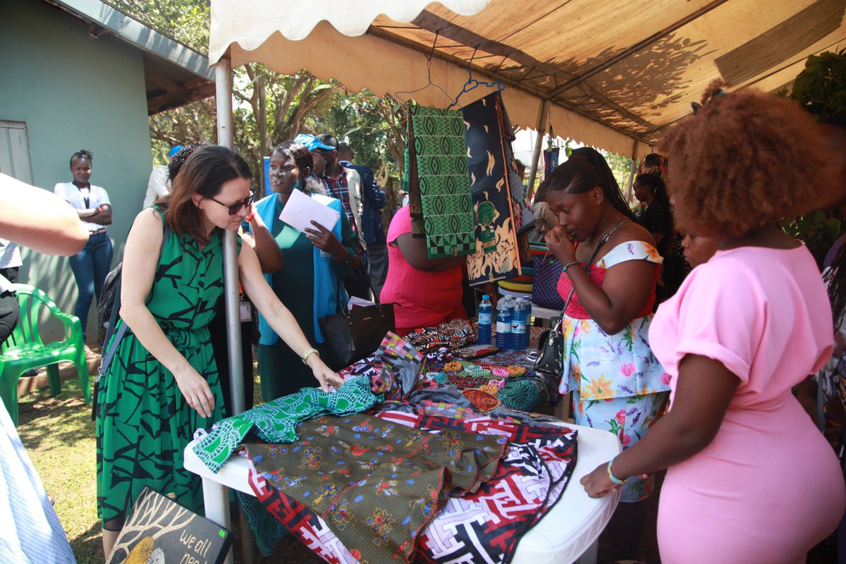 Many thanks to @MyriamFerran INTPA DDG and all EU & UNHCR Delegation for supporting the Urban refugees, the team bought hand made items from the urban refugee women and youth livelihood groups. @UNHCRuganda @NRC_EAY @RefugeesUganda