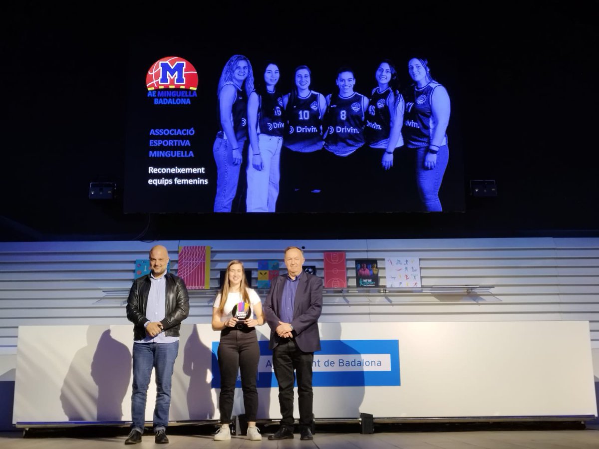 AEMinguella's tweet photo. La Nit de l’Esport de Badalona premia els èxits esportius i la promoció del bàsquet femení de l’@AEMinguella i recorda el llegat d’Albert Esteve. Contents de compartir reconeixement municipal amb tants clubs, esportistes i persones que fan créixer l’esport a casa nostra https://t.co/kPLXDyc8lC