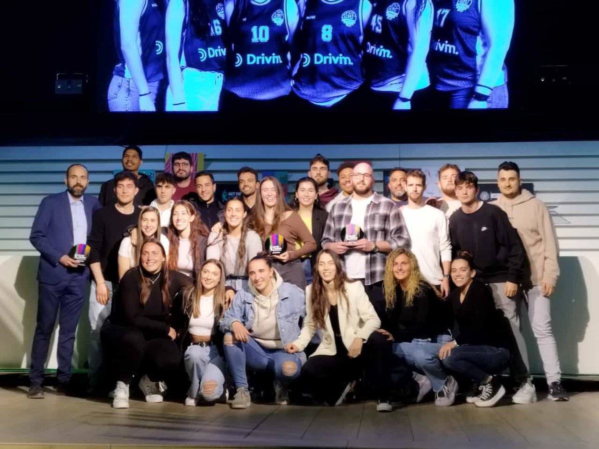 AEMinguella's tweet photo. La Nit de l’Esport de Badalona premia els èxits esportius i la promoció del bàsquet femení de l’@AEMinguella i recorda el llegat d’Albert Esteve. Contents de compartir reconeixement municipal amb tants clubs, esportistes i persones que fan créixer l’esport a casa nostra https://t.co/kPLXDyc8lC