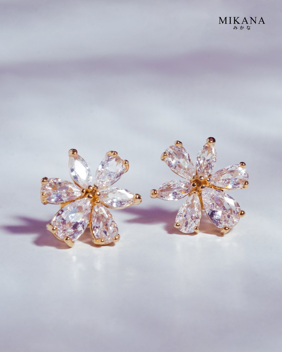 mikanajp's tweet image. Add a floral accent to your outfits ✨

🔎Kyary Earrings
🔎Michikko Necklace

🛒Shop here:
shope.ee/10VEZ53j64
s.lazada.com.ph/l.QC7
zalora.com.ph/mikana

✨ Join We Women by Mikana bit.ly/35g476I

#MikanaCarefreeLuxury #FloralCollection