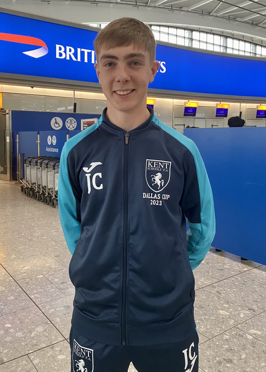 cleaver_karen's tweet photo. Dallas Bound 🇺🇸🛫 Enjoy the experience @cleaver_joshua 💙@kentschools_fa @TechniqueTSS @JoelAttwood94 @KentYouthLeague @pe_towers @towers_football https://t.co/FrkyXEIGlc
