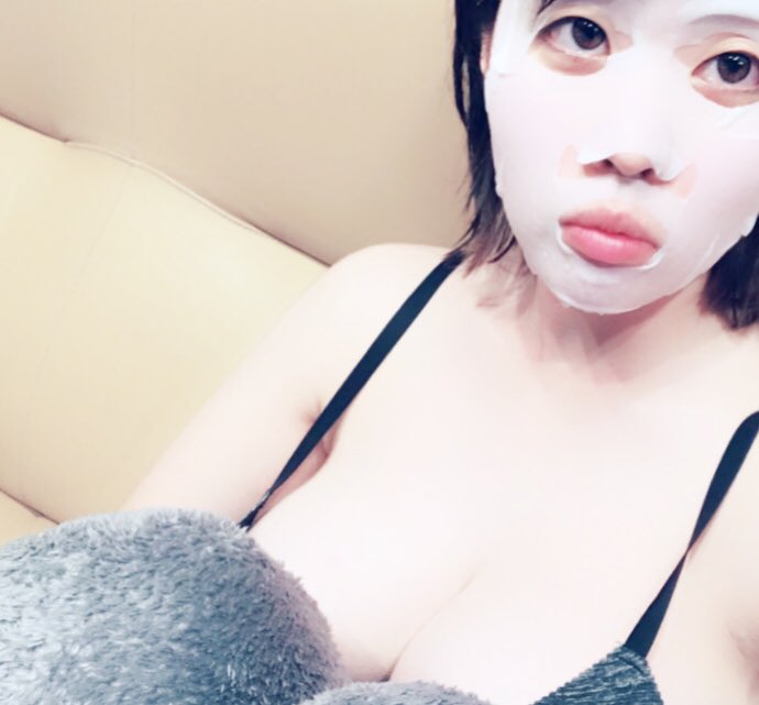 mazonna__'s tweet photo. 美容のために妖怪に変身しました。
笑ってくれるとうれしいな。。

#今日のメイク https://t.co/xdEozKKx99