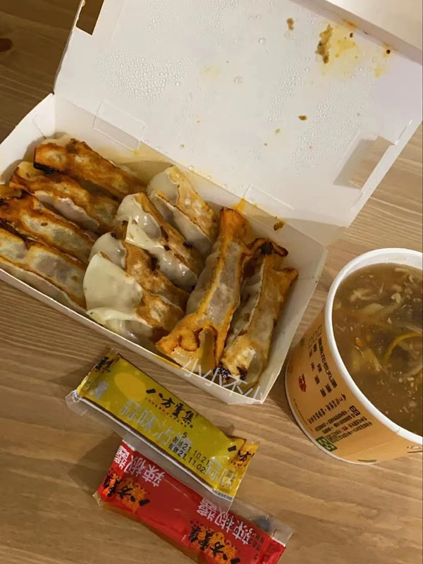 我的老天鵝啊 我太喜歡鍋貼了🤭 https://t.co/lZjCvY1Zik