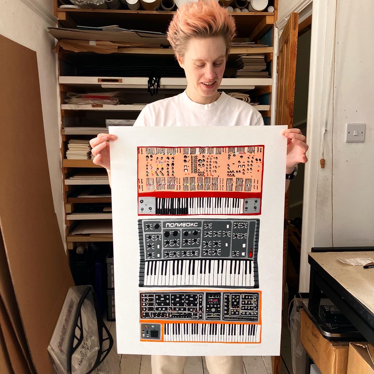 I'm having a sale this weekend! I'll be selling seconds at discounted prices, odds and ends from the archives, the Synth linocut will be 50% off, and there's discounts on paintings.. It all goes live at 10am tomorrow here - hannahforward.com/shop/super-sec…