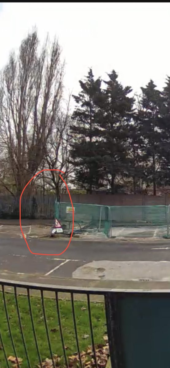 SayNoSlippers's tweet photo. @lb_southwark Two metal bins that were removed from the bin store that was being demolished were moved here and now they are gone. They are no where else on the estate and surely residents would have been informed of the change of location? The build up of rubbish is creating pest problems. https://t.co/BPRRmbPk59