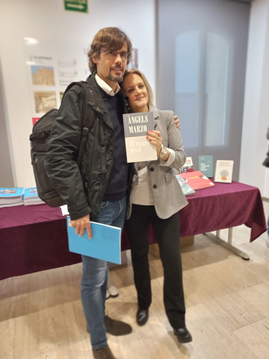 marzo_angels's tweet photo. Avui la ressaca emocional és absoluta! 'El rastre nival' (@PagesEditors) ja té la Serreta dels @serra_dor. Moltes gràcies a tots els q heu cregut en el llibre pq d'ell és tot el mèrit. Felicitar a la resta de premiats! Entre ells @joseppedrals, @Larsgez, #Dyakonova, #Vallverdú https://t.co/lceyk62s1J