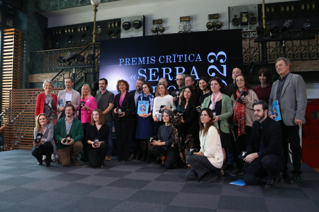marzo_angels's tweet photo. Avui la ressaca emocional és absoluta! 'El rastre nival' (@PagesEditors) ja té la Serreta dels @serra_dor. Moltes gràcies a tots els q heu cregut en el llibre pq d'ell és tot el mèrit. Felicitar a la resta de premiats! Entre ells @joseppedrals, @Larsgez, #Dyakonova, #Vallverdú https://t.co/lceyk62s1J