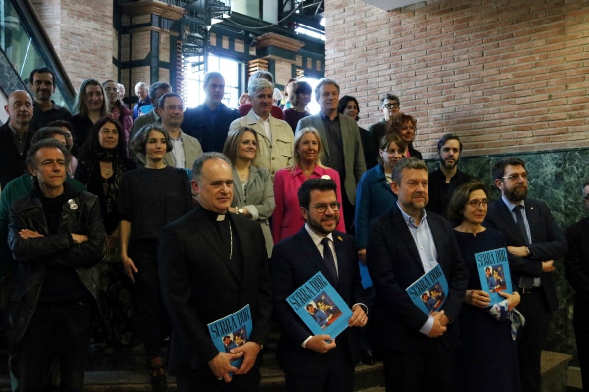 marzo_angels's tweet photo. Avui la ressaca emocional és absoluta! 'El rastre nival' (@PagesEditors) ja té la Serreta dels @serra_dor. Moltes gràcies a tots els q heu cregut en el llibre pq d'ell és tot el mèrit. Felicitar a la resta de premiats! Entre ells @joseppedrals, @Larsgez, #Dyakonova, #Vallverdú https://t.co/lceyk62s1J