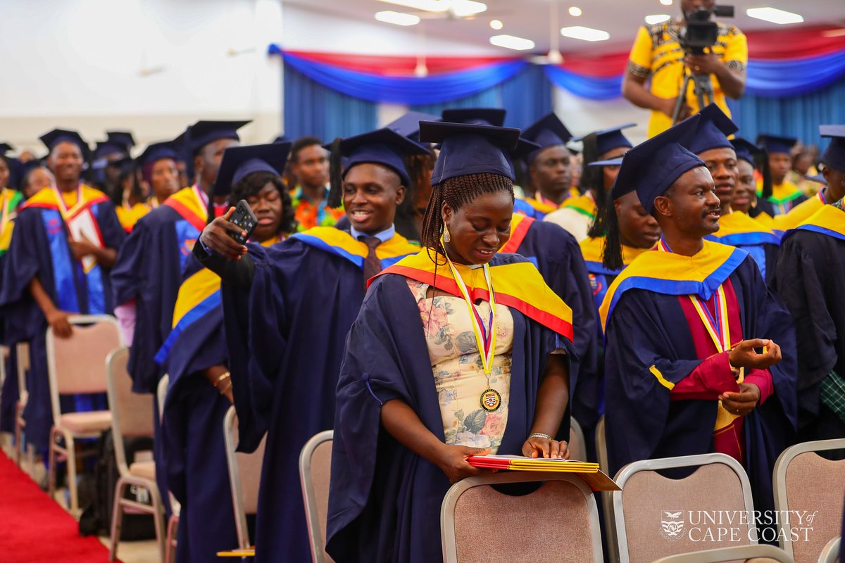 CapeVars's tweet photo. "Today is a bittersweet day for most graduands! It feels like the end of an era, but also the beginning of a new chapter. Thankful for the memories and excited for what's to come. #graduation #55thcongregation #capevars" https://t.co/ub1DsyCysb