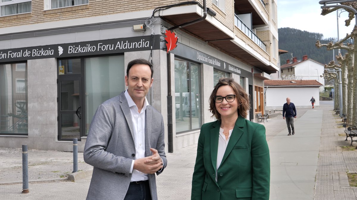 Bizkaia's tweet photo. Aldundiak astelehenean irekiko du #Gertu zazpigarren bulegoa Markinan📍
👥#LeaArtibai-ko 25.900 pertsonei emango die arreta
🖇️Lehendik zegoen Eskualdeko Nekazaritza Bulegoko zerbitzuak eta gainerako sailetako zerbitzu berriak integratuko dira
➕ https://t.co/Sir4ciDU7H https://t.co/vswfsdnB40