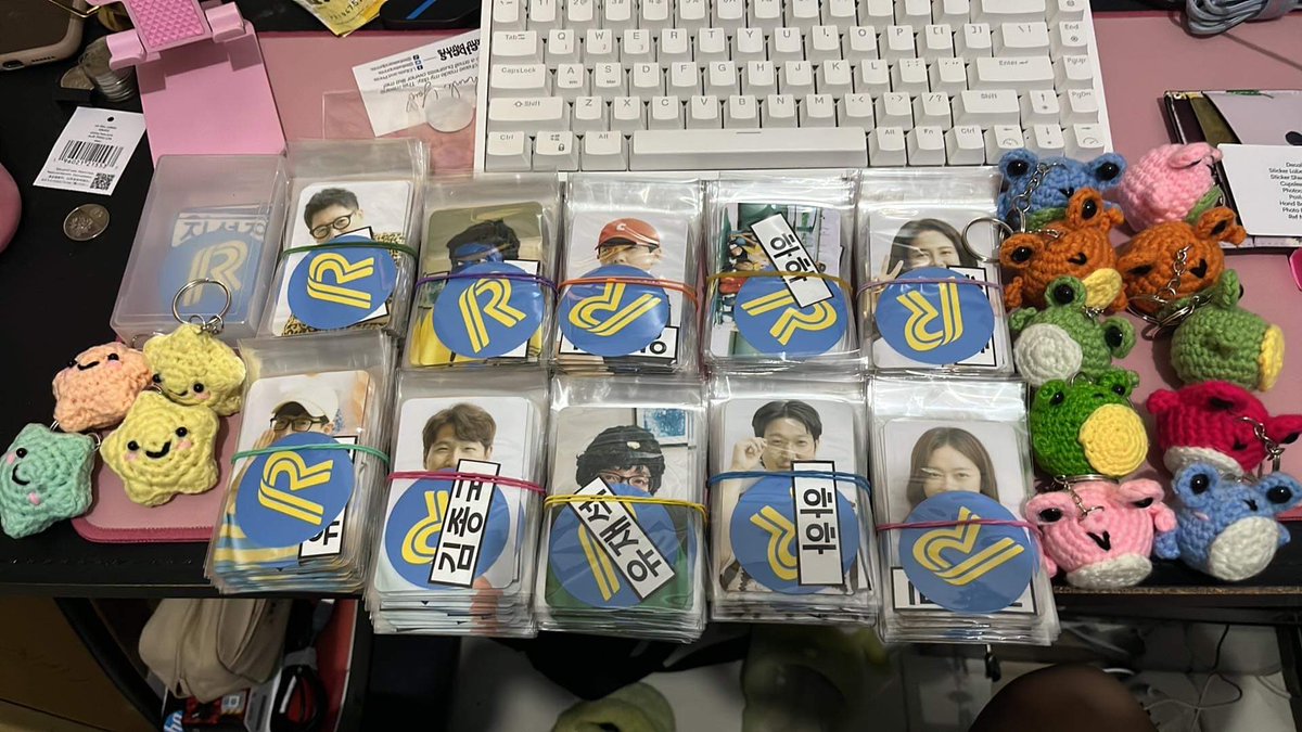 any ph runners here? 

I’ll be giving away some freebies with my sister on saturday! If you are going, make sure to keep an eye on my updates as i’ll be sharing our whereabouts on the day <33 

Here’s what we are giving away! #RunningManinManila