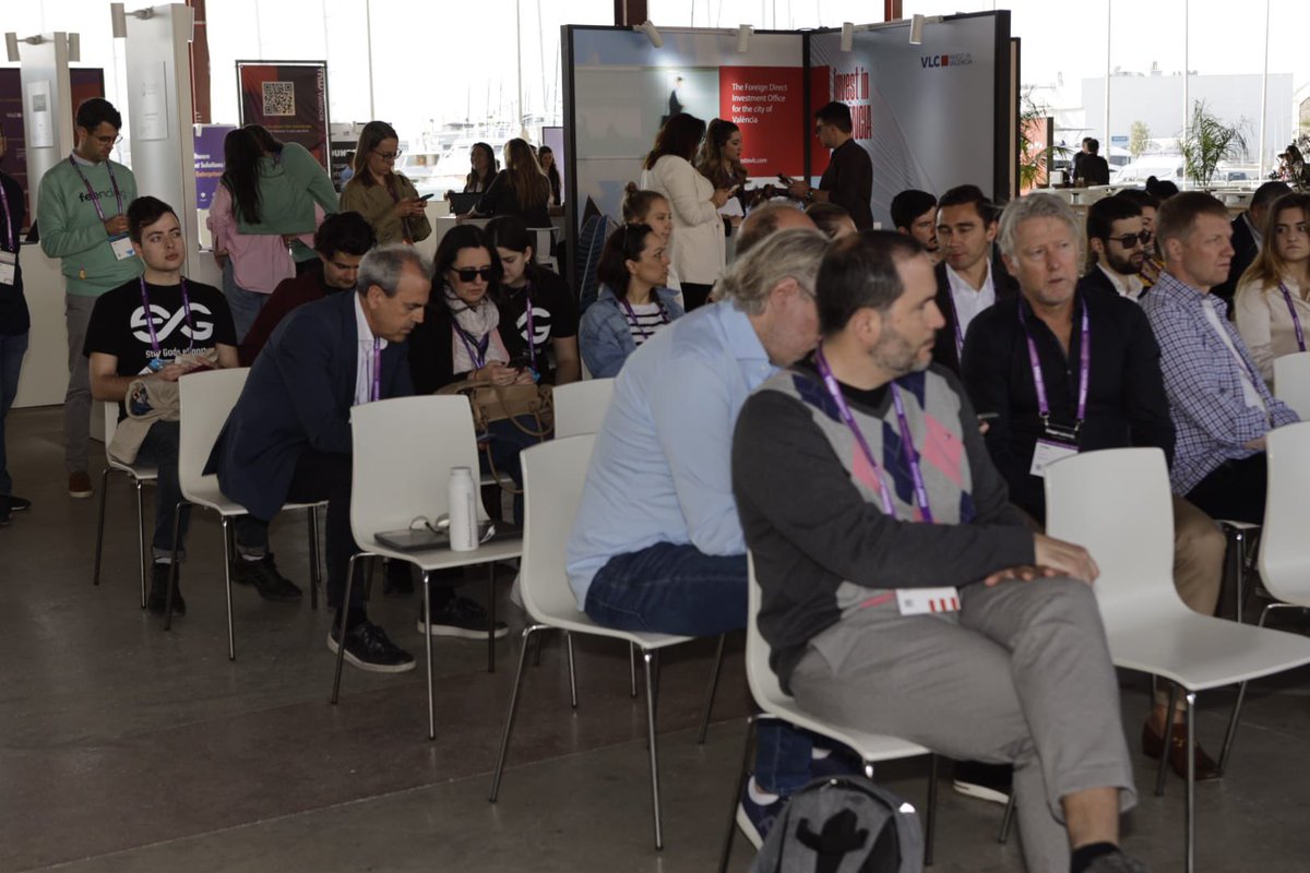 🔝 Today @borsanro, Deputy Mayor @AjuntamentVLC, @Calabria_Lucia of @valenciactiva_, Guillermo Sánchez of @investinvlc and Ioanna Lykiardopoulou of @thenextweb tell us about Valencia's strategic plan and its steps in technological evolution.

#Time4València #TNWValència