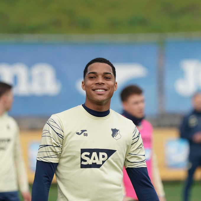 "We hope that Grischa Prömel and 
<a href="/JustinChe6/">Justin Che</a> can return to full training next week and be options for Schalke. #Dolberg cannot take part in training yet after his concussion."

🗣️ Pellegrino #Matarazzo

#SVWTSG | #Pressconference