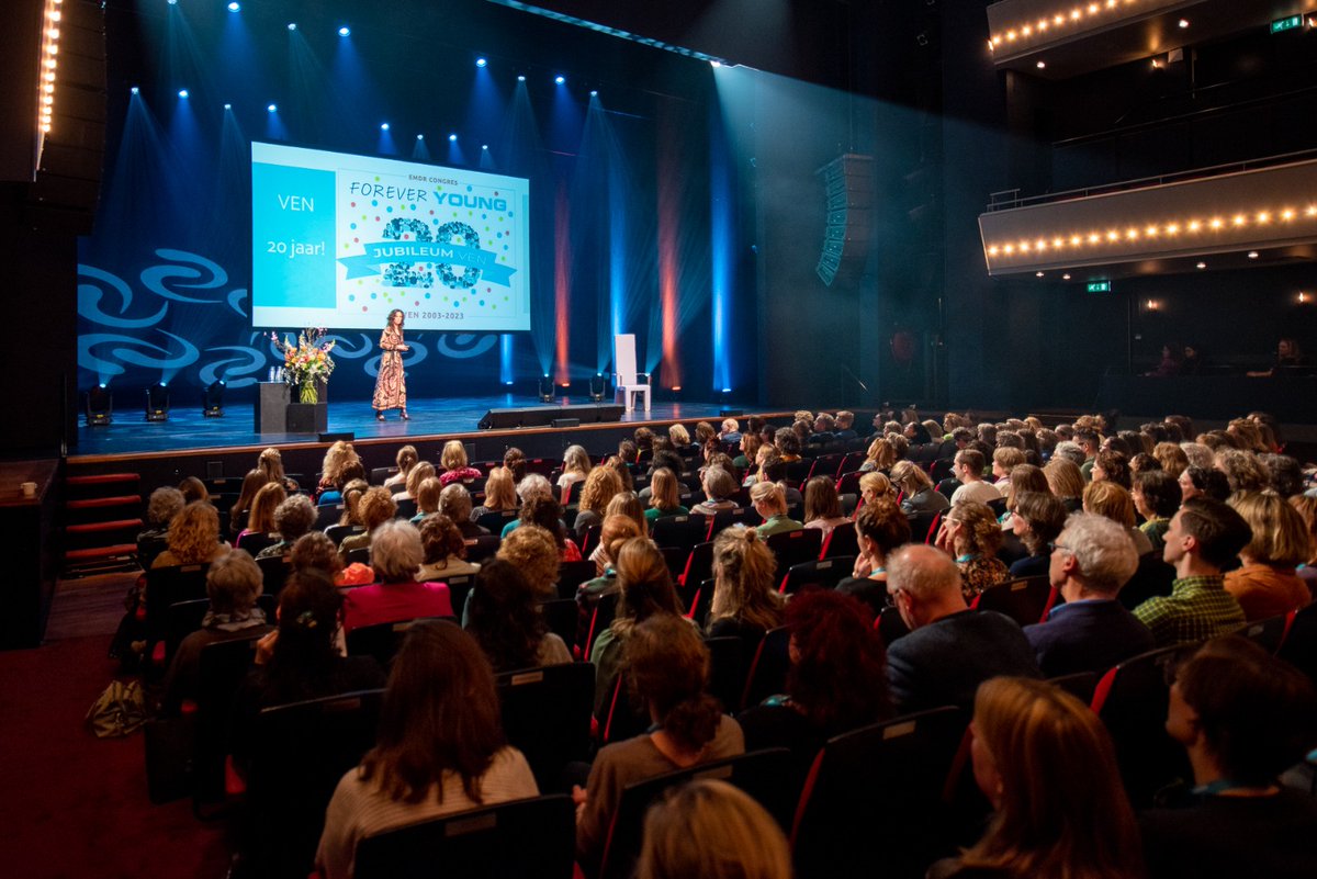 Annemieke Driessen geeft de aftrap voor wederom een prachtig hybride congres. 
Wat fijn dat we dit 20-jarige jubileum samen kunnen vieren!