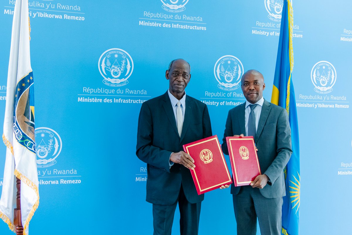 RwandaAirports's tweet photo. U Rwanda rwasinyanye amasezerano n’Ikigo gihuriza hamwe ibihugu byo mu Burengerazuba bwa Afurika mu bijyanye n’umutekano w’indege, #ASECNA, azarufasha korohererwa kubona serivisi zo kuyobora indege mu kirere cy’ibyo bihugu. 

Via @IGIHE : https://t.co/qt8KGTApYn https://t.co/V1pOd2u7Hv