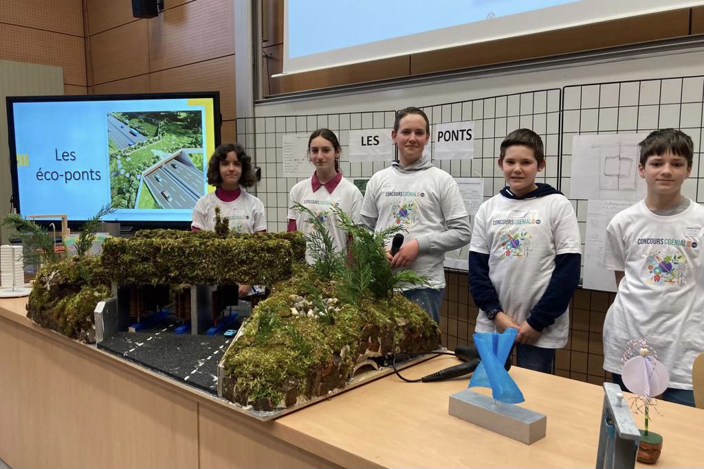 RLaganier's tweet photo. 🎉🏅Félicitations aux 3e du @clgBouligny qui repartent vainqueurs du concours #CGénial avec leur projet C’Génial la différence.
👏 Bravo aussi aux collégiens de Fresnes-en-Woëvre🥈et Ligny-en-Barrois🥉sur le podium.
🤞Bonne chance pour la finale nationale le 31 mai à Paris ! https://t.co/W02fJinJwt