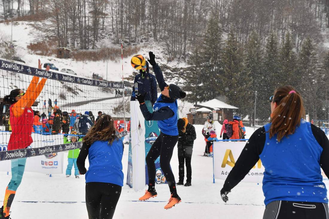 Federvolley's tweet photo. Campionato Assoluto di #SnowVolley ❄️
Da domani a Prato Nevoso(CN) in campo per il titolo tricolore🇮🇹 2023
▶️I dettagli: https://t.co/9UZqhncgIl
#ItaSnowVolley
@Snowvolleyball @SnowVolleyit https://t.co/qkBV7yNrUy
