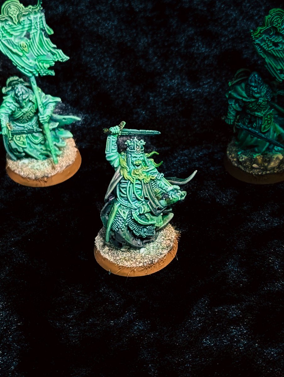 wilko_paints's tweet photo. Finished the #KingoftheDead and his Heralds

#painting #minipainting #lordoftherings #middleearthstrategybattlegame #gamesworkshop #DeadofDunharrow #WarhammerCommunity  #mesbg #thewayisshut https://t.co/1Mhv8M2TA3