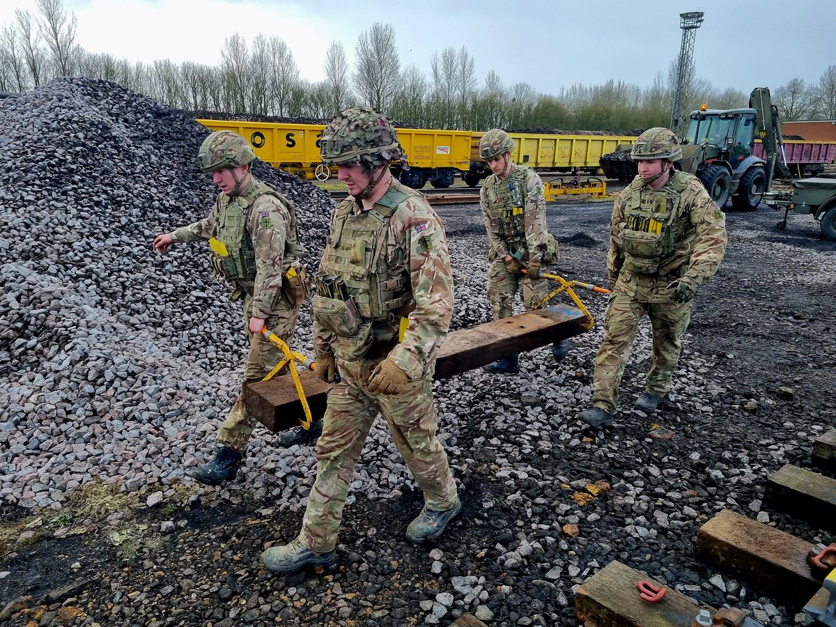 507stre's tweet photo. Ex Austere Stallion, Military Construction Force (MCF) from @36_Engr_Regt manually lifting timber sleepers to install track as part of the Theatre Enabling Group.
#sappersmart #LiveMoveFight #railwaysoldiers #platelayer
@Proud_Sappers @12_FS_Engr @65_group https://t.co/zXTxTNykPN