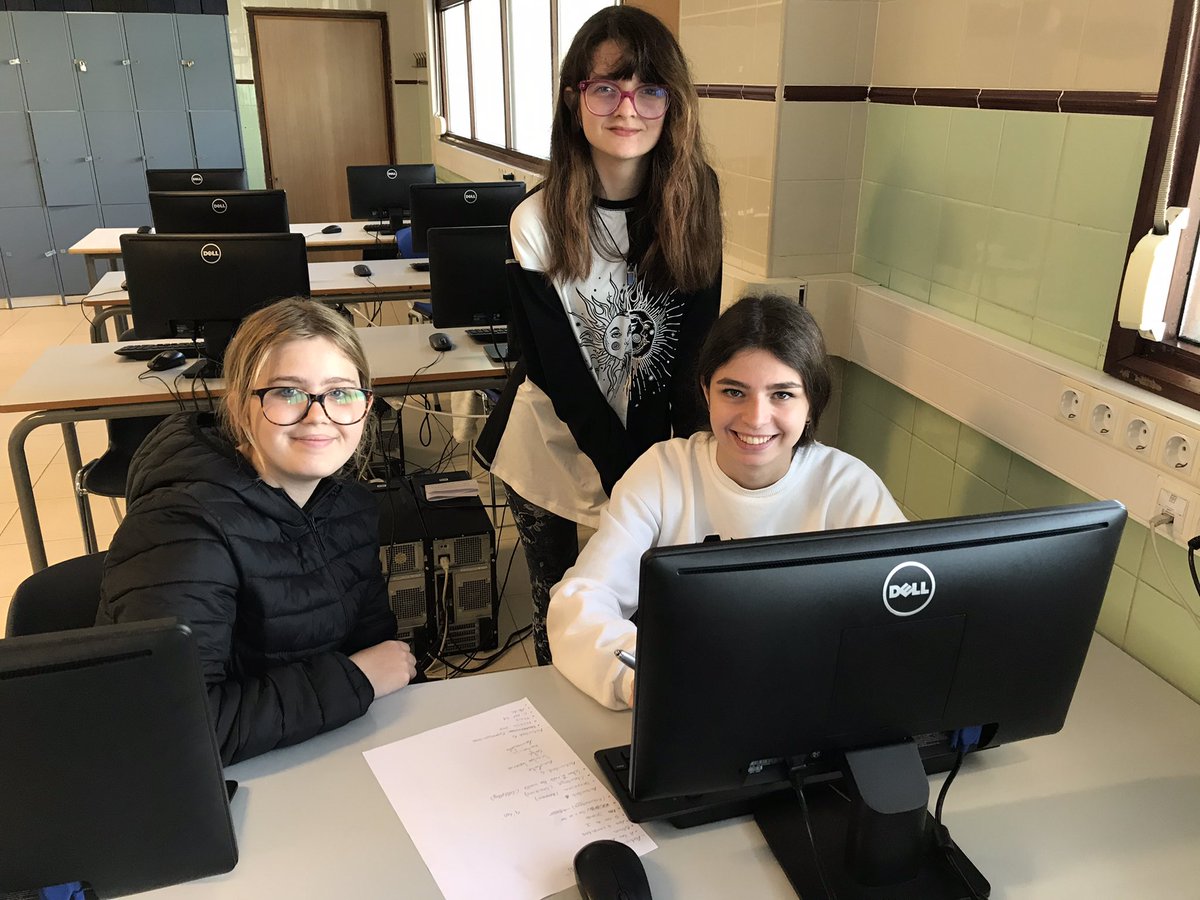 CIDEcooperativa's tweet photo. A la Diada Cide l'alumnat de Formació professional ha hagut d'enfrontar-se a diferents reptes als Escapes rooms que han preparat els seus professors. Ha estat molt divertit i desafiant! @CooperativaCIDE @afacide #somcide https://t.co/d8uw1JRxRC
