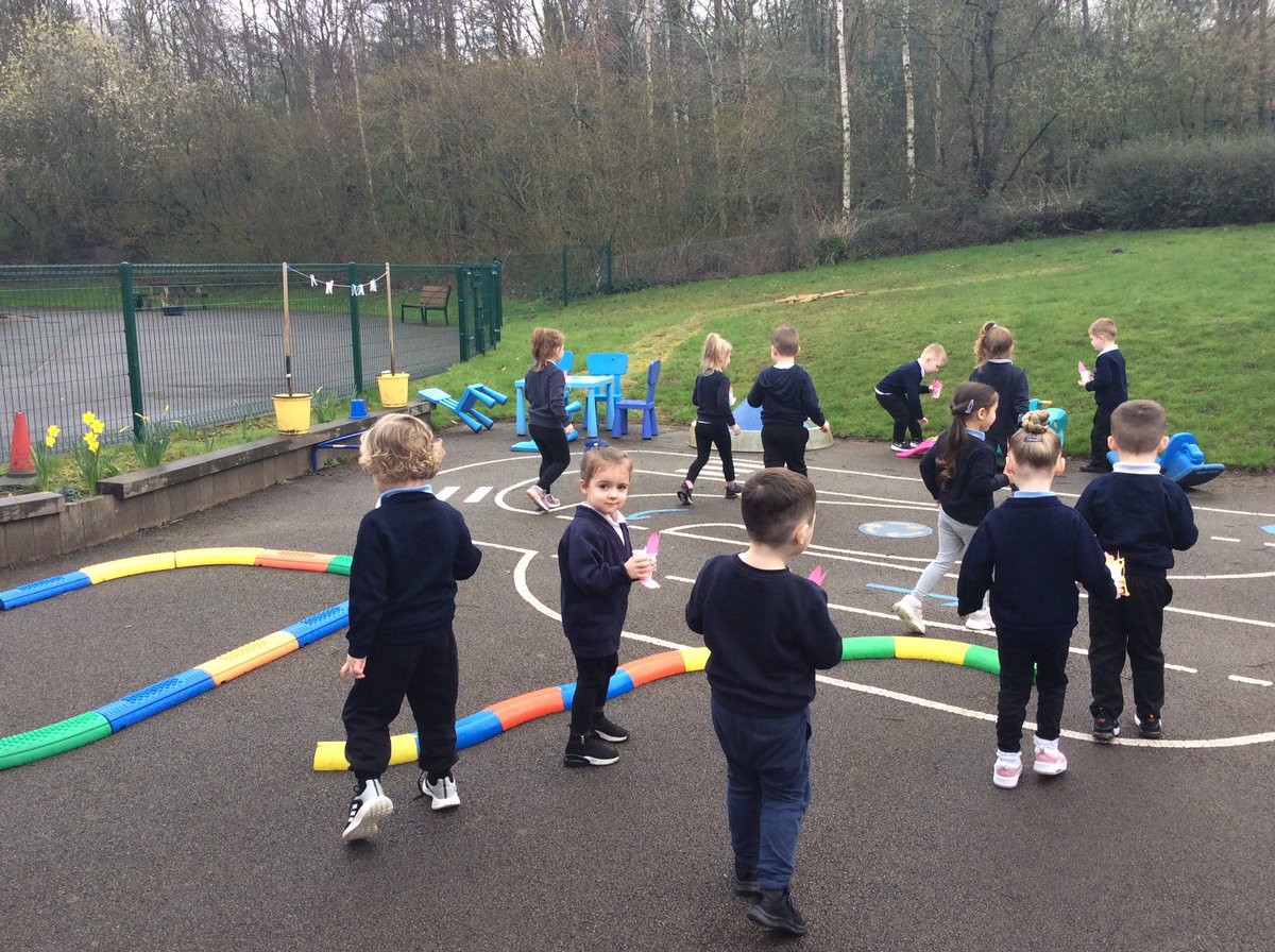 holstein_mrs's tweet photo. We’re going on an egg hunt.....we’re going to find lots of them! We’re so excited! @wild_bank @TrustVictorious https://t.co/815mrhalu7