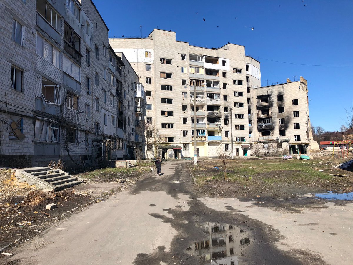 ElinevN's tweet photo. Afgelopen dagen bezocht ik Oekraïne en zag de impact van de Russische gruweldaden. En sprak met Oekraïense soldaten die door de EU getraind worden in 🇩🇪 en 🇵🇱. Veiligheid en vrijheid zijn een gigantisch groot goed waarvoor we ten alle tijden moeten strijden #StandWithUkraine 🇺🇦🇪🇺 https://t.co/yYxUiljN94