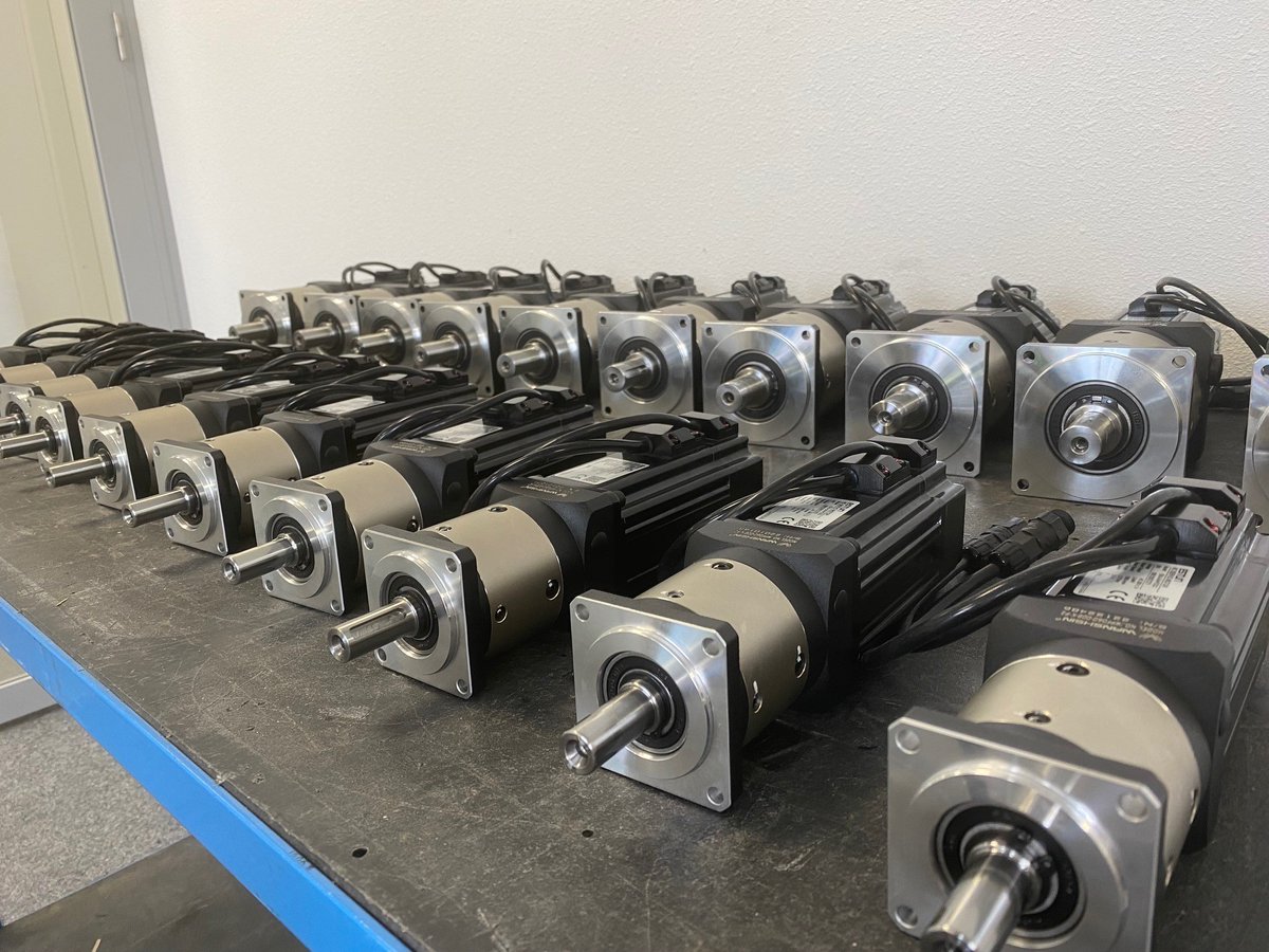 Weer een tevreden klant: 10 stuks 400W en 10 stuks 750W servomotoren met Wanshin planetaire tandwielkasten geleverd.
#motioncontrol #mechanics #servo #Engineering